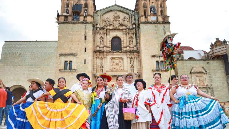 Participa en Guelaguetza muy Especial 2024 en Plaza de la Danza 