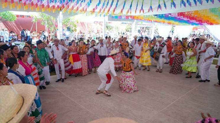 Afromexicanos y 16 etnias fraternizan en tradicional Comida 