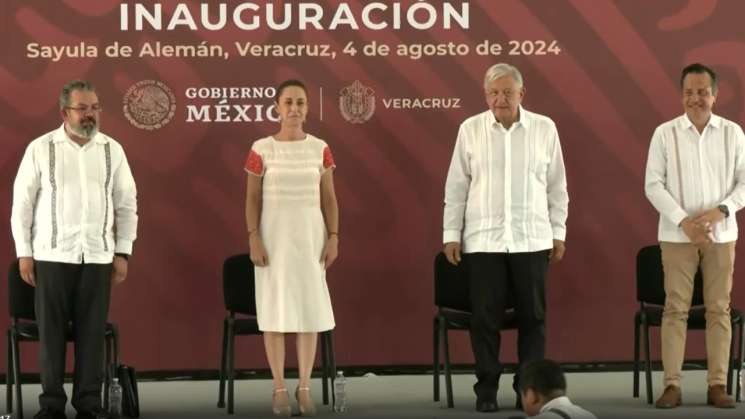 Inaugura AMLO y Claudia Shembaum carretera La Ventosa-Acayucan