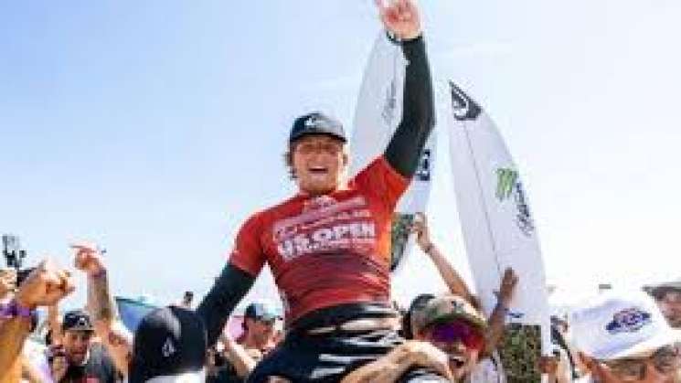 Gana surfista mexicano Alan Cleland el US Open, haciendo historia