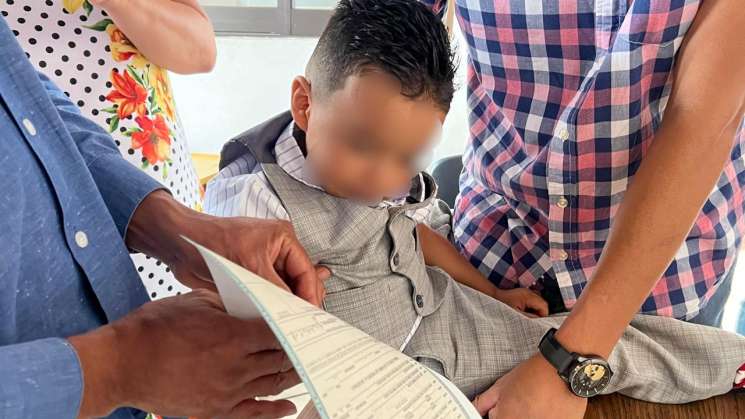  Restituye DIF Oaxaca derecho a la familia de un niño de 3 años