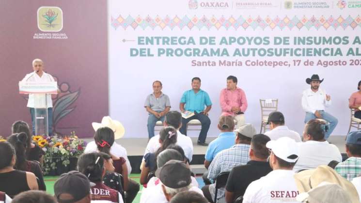 Invierte Sefader 3 mdp en apoyos para Santa María Colotepec 