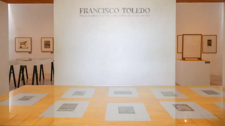 Carpetas gráficas y placas originales de Francisco Toledo en CaSa