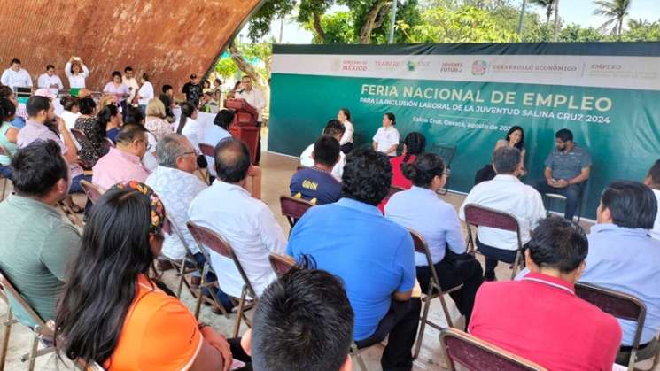 Realizan Feria Nacional de Empleo para inclusión en Salina Cruz 