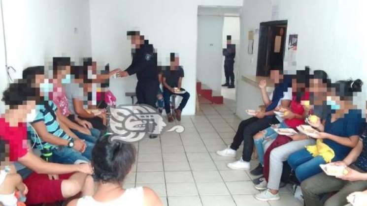 Rescata Policía Estatal a 63 personas migrantes,detiene a dos 