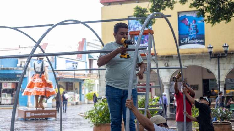  Se embellece  Centro Histórico para celebrar fiestas patrias 