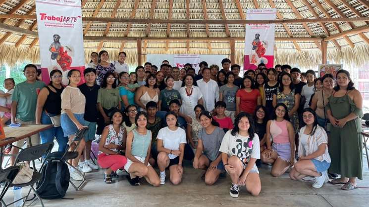 Concluyen talleres para trabajo artistico en Puerto Escondido 