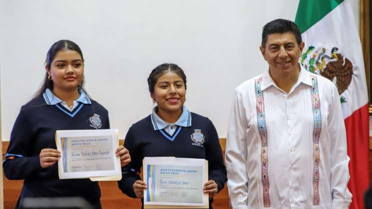 Reconoce Salomòn Jara a ganadoras del Premio Juvenil del Agua 