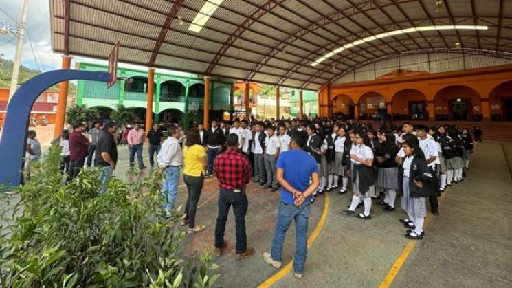 Atiende Reforesta Oaxaca escuelas de San Miguel Peras