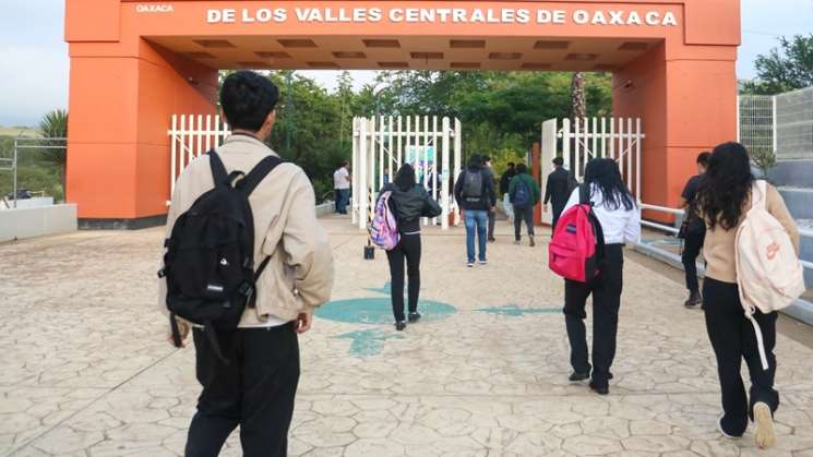  Inician cuatrimestre más de mil 700 estudiantes en la UTVCO 