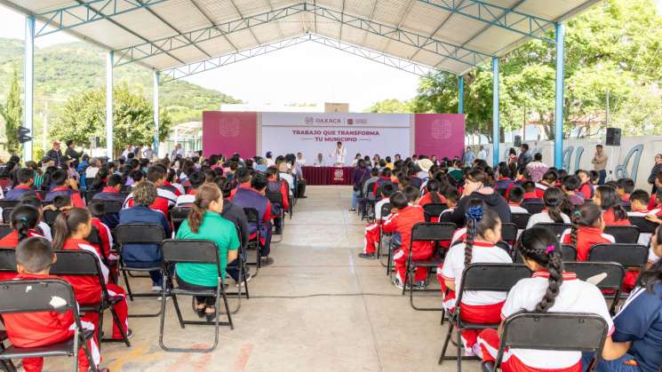 Gobierno de Oaxaca salda deuda histórica con pueblos mixtecos