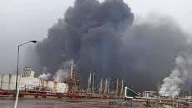 Dos muertos por Incendio en refinería de Pemex en Oaxaca