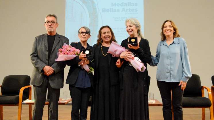 Pura López Colomé y Verónica Murguía reciben Medalla Bellas Artes