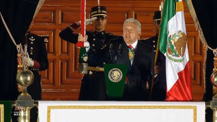 AMLO encabeza último desfile militar del 214 aniversario 