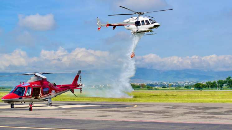 Suma Gobierno del Estado helicóptero equipado para incendios