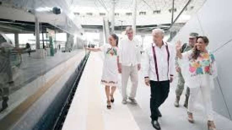 AMLO y Sheinbaum inauguran vagones de lujo en Tren Maya