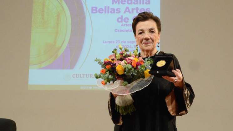 Graciela Iturbide recibe Medalla de Oro Bellas Artes 2024