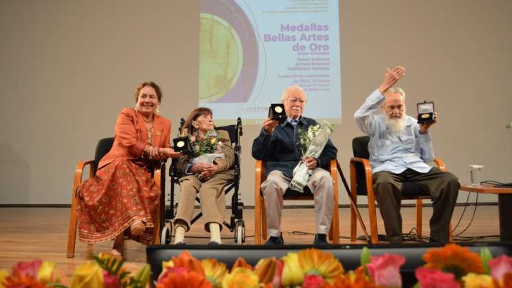 Medalla para Geles Cabrera, Arturo Estrada y Guillermo Monroy