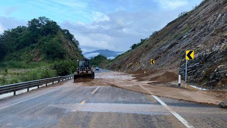 Habilita Gobierno de Oaxaca 30 vías de comunicación terrestres 