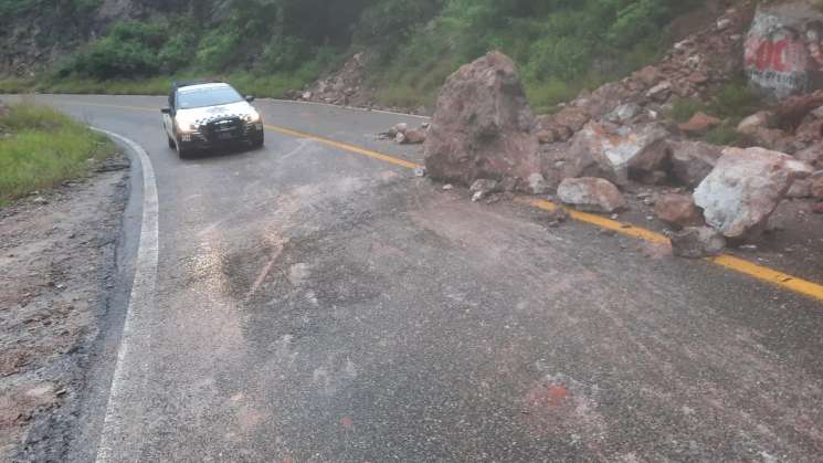 Derrumbes en Carretera Federal 190, tramo Tlacolula - El camarón 