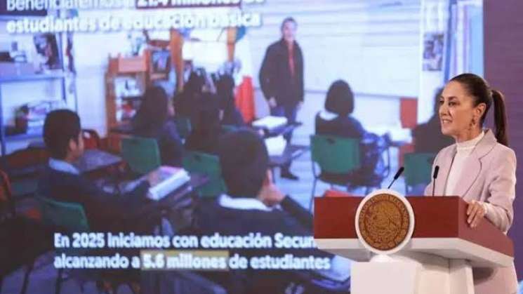 Shembaum anuncia beca universal para educación básica 