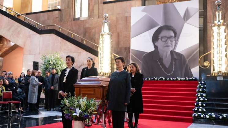 Con homenaje despiden a María Lagunes en Palacio de Bellas Artes