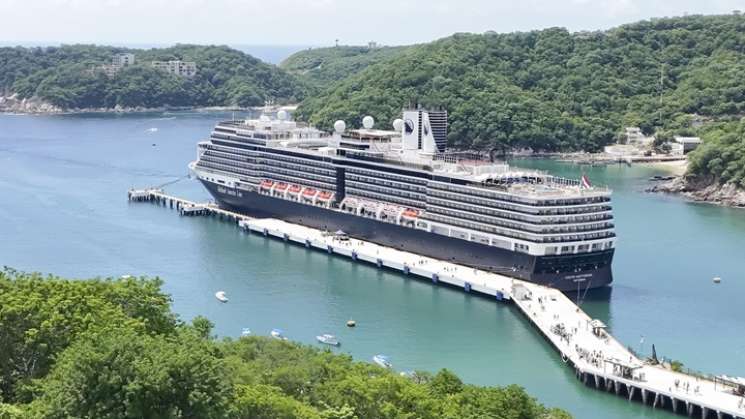  Arriba crucero Nieuw Amsterdam a Huatulco 