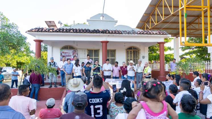 Atiende gobierno estatal a habitantes de Paso de la Garrocha 