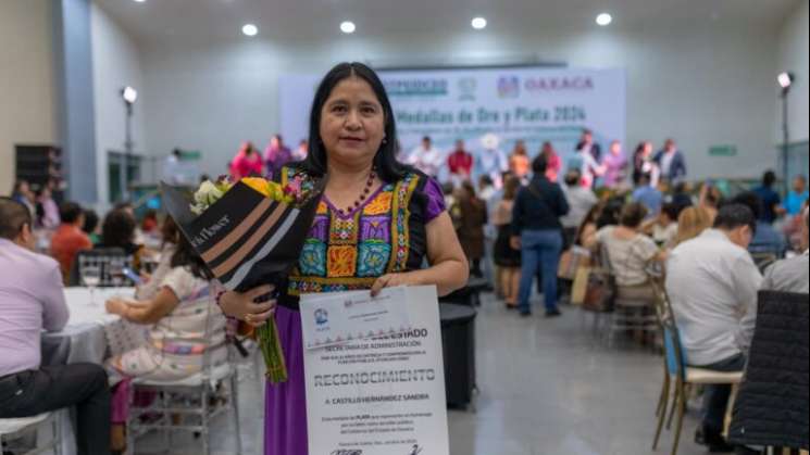 Gobierno de Oaxaca reconoce Trayectoria Profesional de empleados