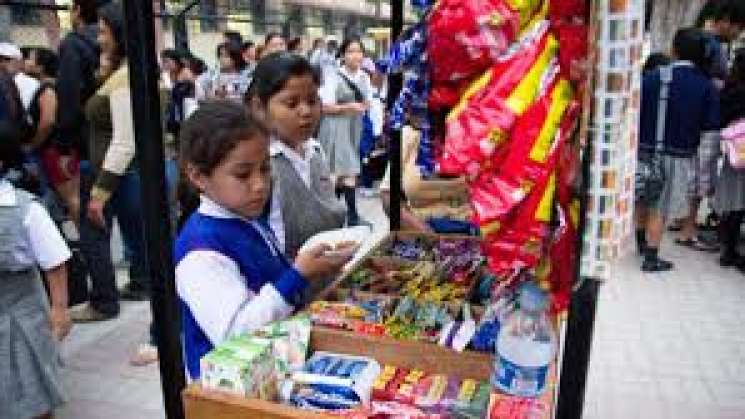 SEP anuncia que ya no se venderá comida chatarra en escuelas