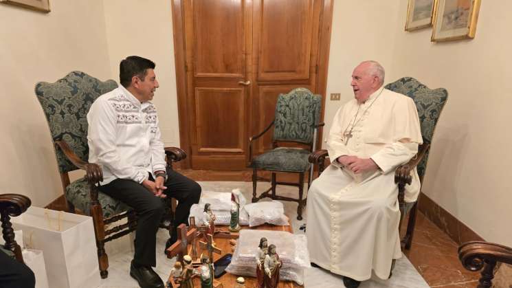 Se reúnen Gobernador Salomón Jara y Papa Francisco