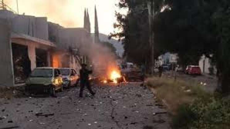 En Michoacán detonan 2 coche bombas, hay 3 heridos 