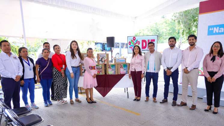 Entrega DIF Oaxaca libros de texto en sistema braille a Escuelas