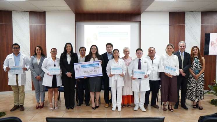 Entregan Premio Estatal de Investigación en Salud 2024  