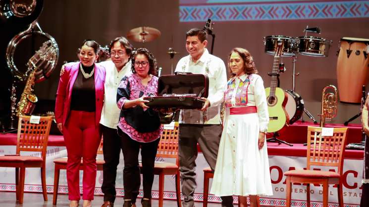 Otorga Gobierno de Oaxaca instrumentos musicales a 48 comunidades