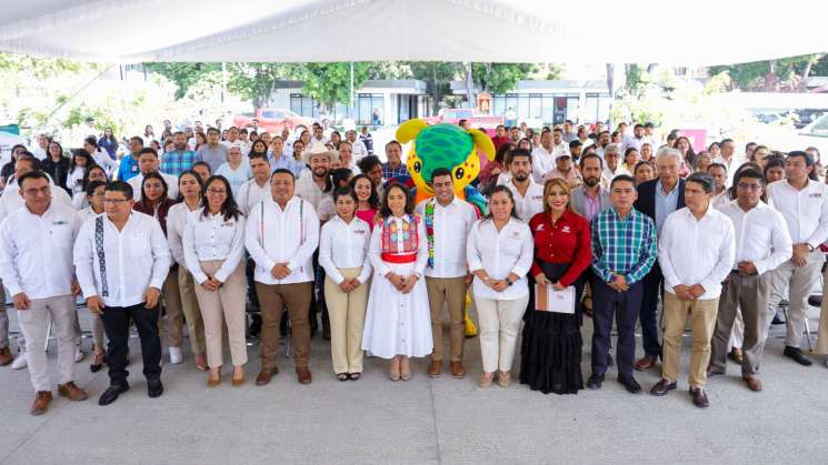 Inicia DIF Oaxaca la 3°edición de colecta Abrigando Corazones 