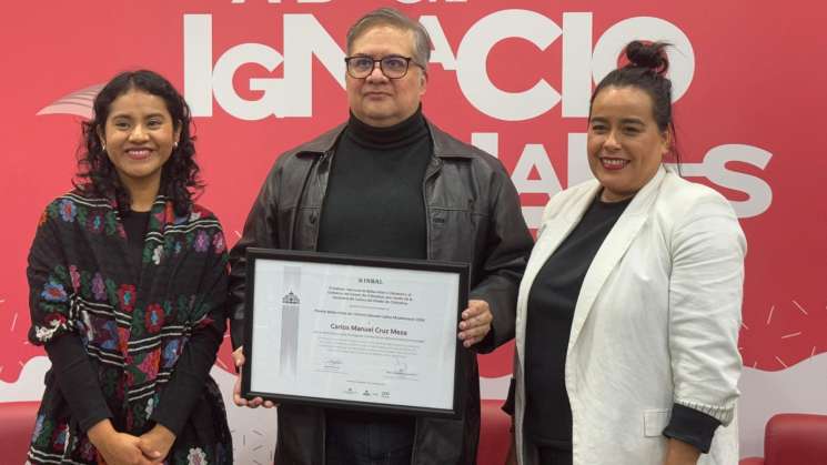 Carlos Manuel Cruz Meza recibe Premio Bellas Artes de Crónica 