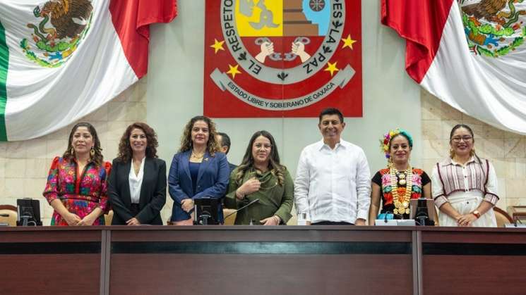 Toman protesta integrantes del Poder Legislativo de Oaxaca 