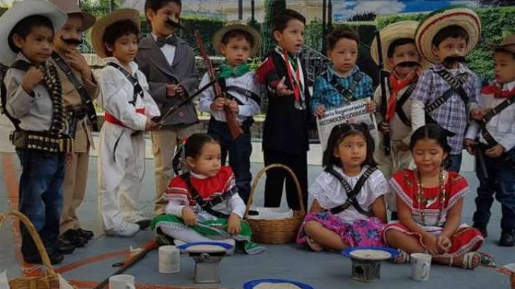 México conmemora con desfile la revolución mexicana 