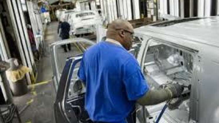 Tras amenazas de Trump, caen acciones de automotrices 