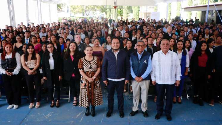   Entrega IEEPO 377 títulos a egresados de UPN Unidad 201 Oaxaca