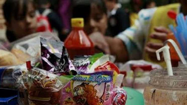 SSO decomisa comida chatarra caducada en escuelas de Oaxaca  