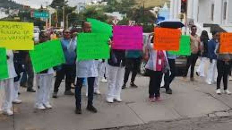 2500 Trabajadores de la salud en Oaxaca inician paro de labores 