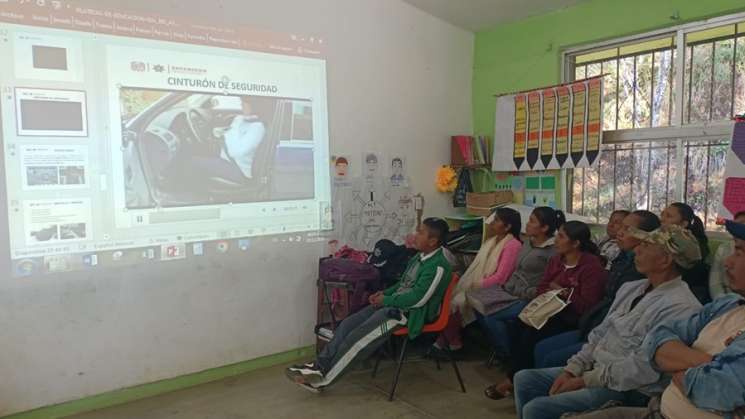 Alumnos en San Jerónimo Tecóatl se capacitan en educación vial