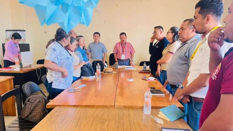 Anuncian trabajadores de salud  paro laboral indefinido en Oaxaca