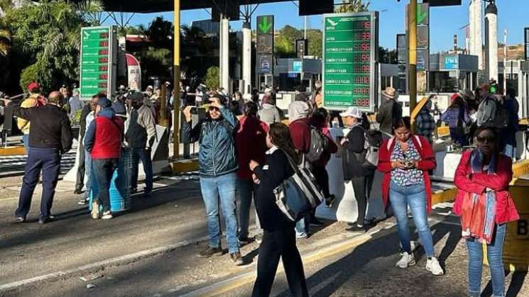 Trabajadores de salud paralizan Oaxaca con bloqueos en 8 regiones