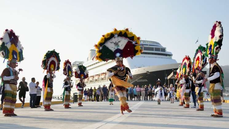 Llega primer crucero del 2025 a Huatulco     