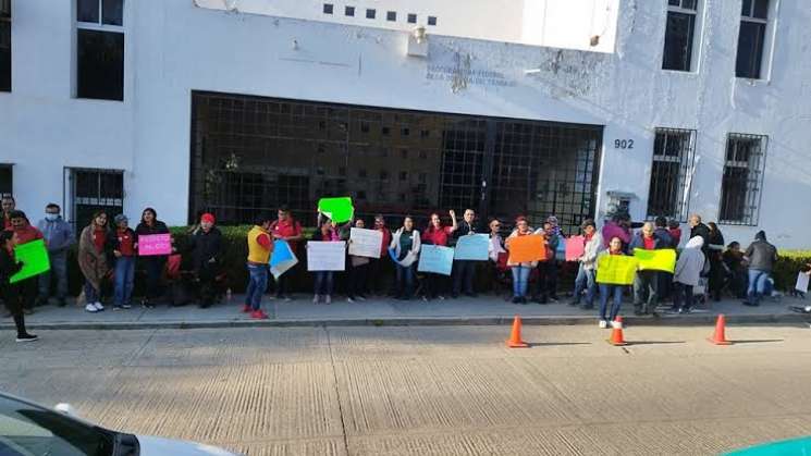 Amaga SUTDCEO con huelga en defensa de sus derechos laborales 