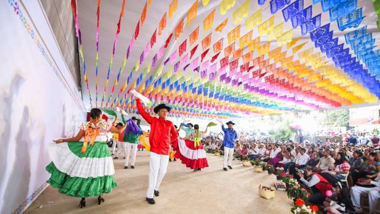 Guelaguetzas Regionales finalistas en Premios Excelencias 2024