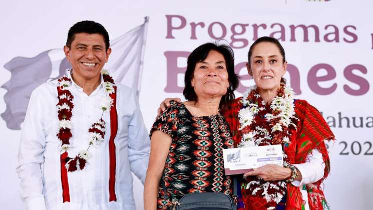 Entrega Claudia Sheinmbaum Pensión Mujeres Bienestar en Mixteca